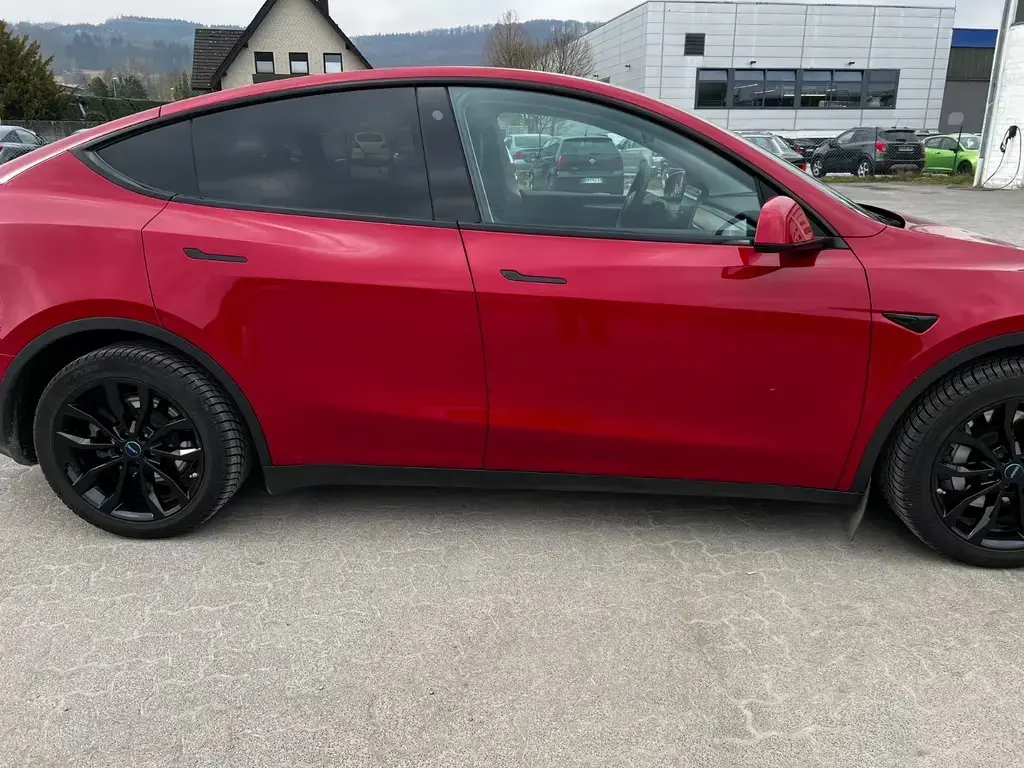 Main__Slider__Photo:Tesla Model Y Long Range Dual Motor AWD Long Range 02/2023-1