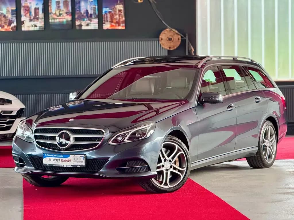 Main__Slider__Photo:Mercedes-Benz E 500 T V8 4Matic Distronic Airmatic Pano 360° 12/2013-0