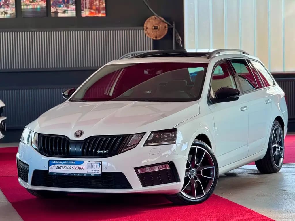 Main__Slider__Photo:Skoda Octavia Combi RS Pano ACC Kamera AHK 10/2018-0