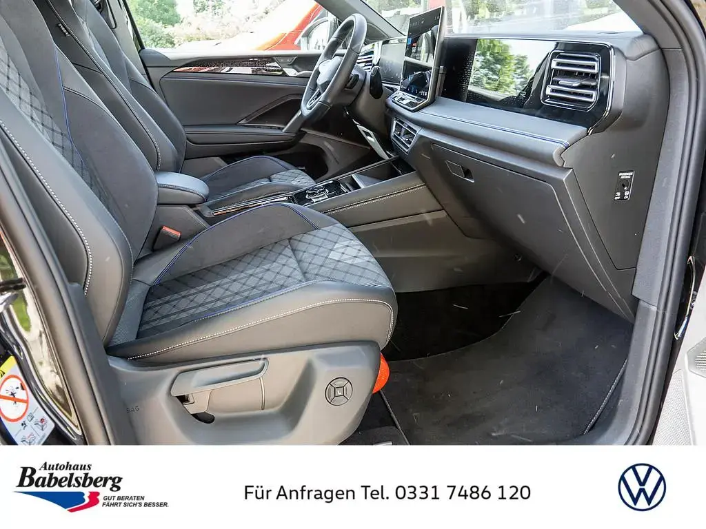 Main__Slider__Photo:Volkswagen Tiguan 2.0TDI DSG R-Line LED NAVI AHK ACC STANDH 04/2025-1