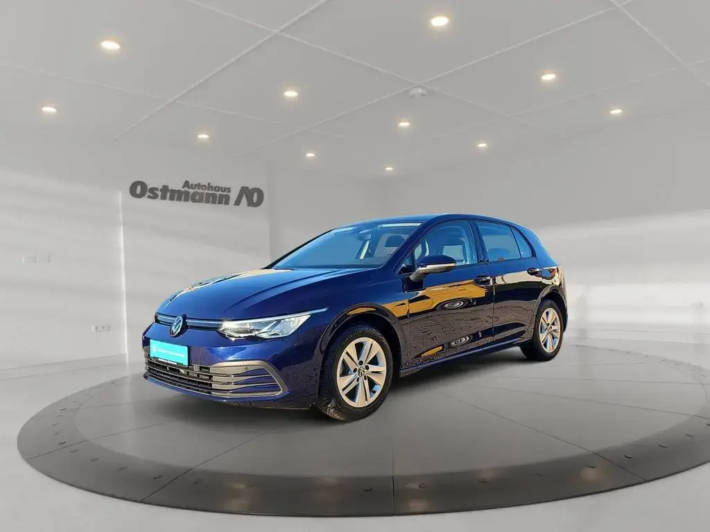 Main__Slider__Photo:Volkswagen Golf VIII 1.5 TSI Life ACC Akustikglas DynLicht 04/2022-1
