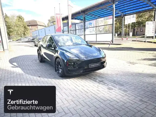 Main__Slider__Photo:Tesla Model Y Performance 08/2022-1