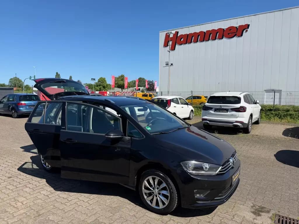 Main__Slider__Photo:Volkswagen Golf Sportsvan VII DSG Sound BMT/Tel:01727199990 07/2017-0