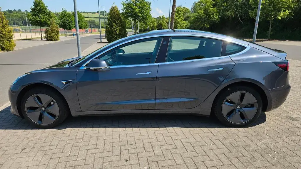 Main__Slider__Photo:Tesla Model 3 SR plus  1. Hand  AHK  neue Reifen 09/2019-1