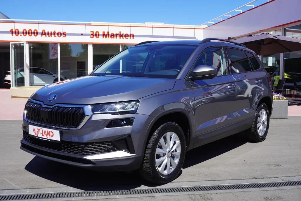 Main__Slider__Photo:Skoda Karoq 1.5 TSI DSG LED Kamera Sitzheizung 06/2024-0