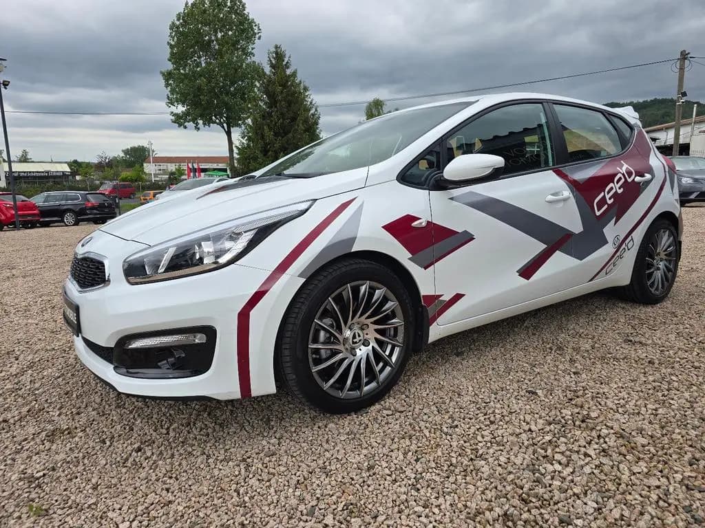 Main__Slider__Photo:Kia cee'd / Ceed 01/2018-0