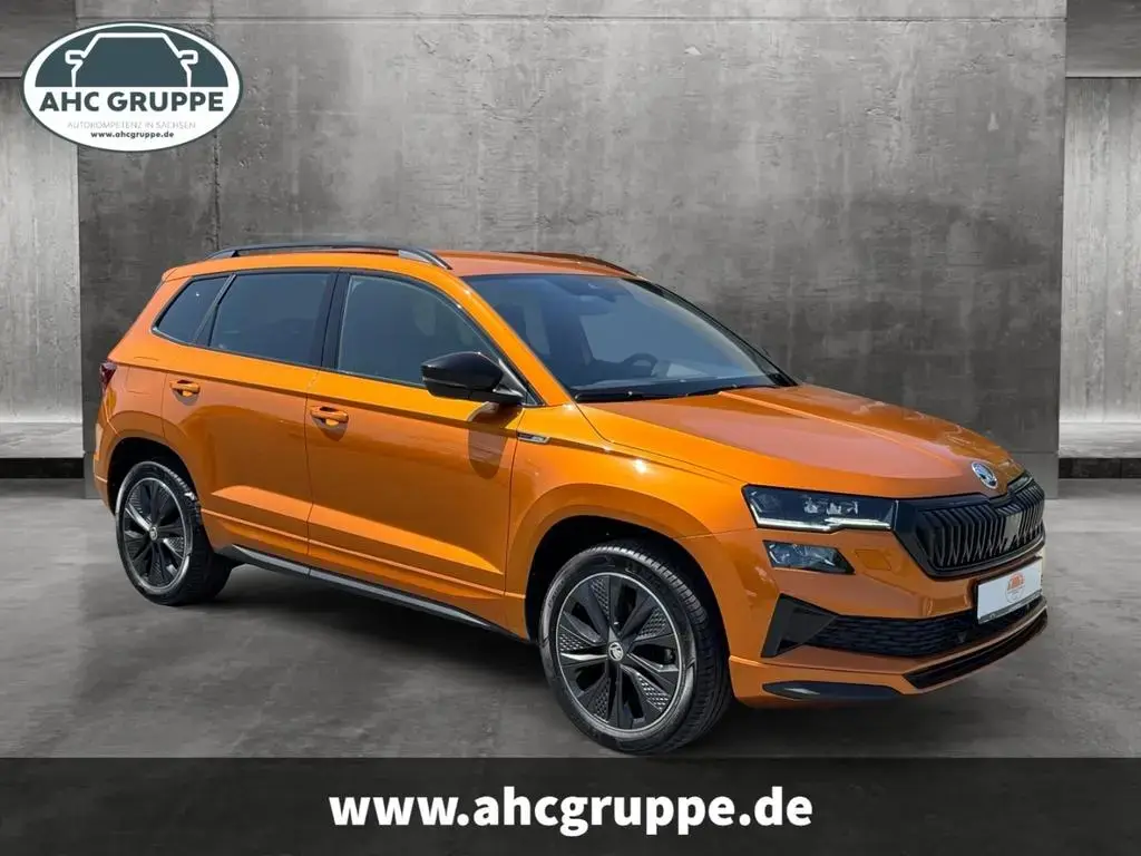 Main__Slider__Photo:Skoda Karoq Sportline 1,5l TSI 110kW 7-Gang-DSG elektr 10/2022-1