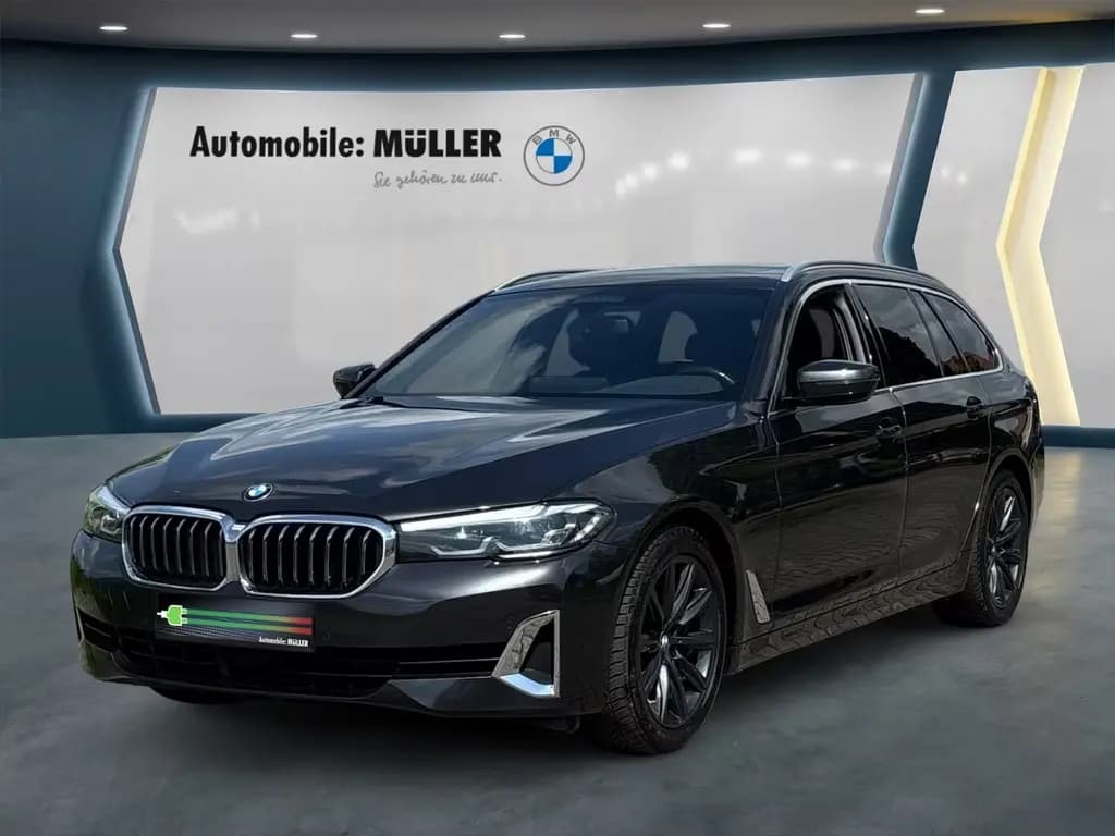 Main__Slider__Photo:BMW 520 Luxury Line d Touring Park-Assistent Luftfed 02/2021-0