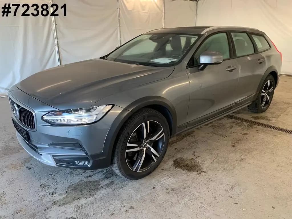 Main__Slider__Photo:Volvo V90 Cross Country Pro AWD|ILS-LED|Pano|Kam|Memo 04/2020-0