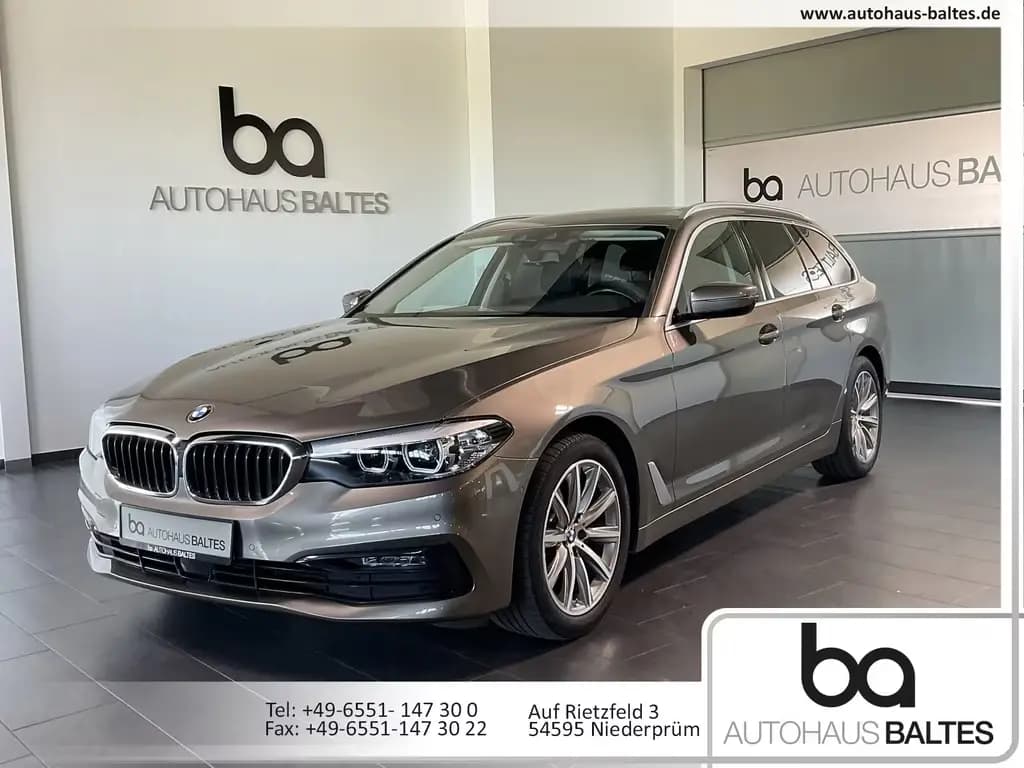 Main__Slider__Photo:BMW 520 d Touring Sport Pano/LED/ACC/Kam/2Z-AAC/Park 10/2018-0