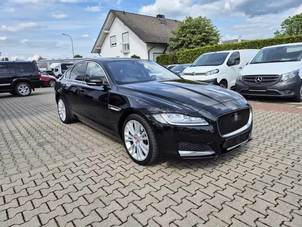 Main__Slider__Photo:Jaguar XF Prestige Leder, GSHD, Navigation, Rückfahrkam 06/2019-0