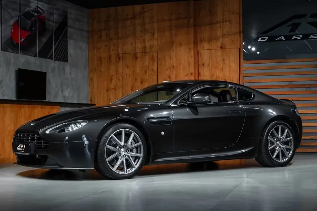 Main__Slider__Photo:Aston Martin V8 Vantage 06/2012-0