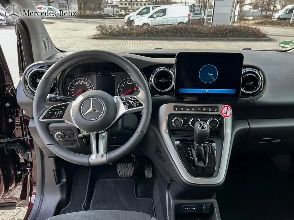 Main__Slider__Photo:Mercedes-Benz T-Class T 180 180 MBUX+RüKam+LED+Totwink+Dachreeling 03/2026-1