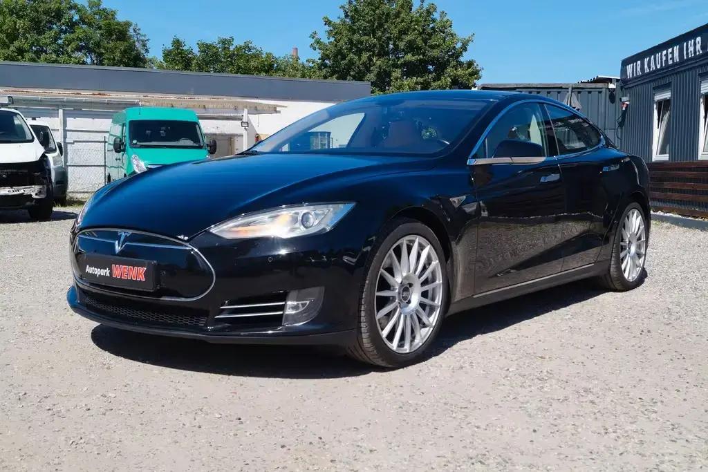 Main__Slider__Photo:Tesla Model S 90, SoH 91,9 % 09/2014-1