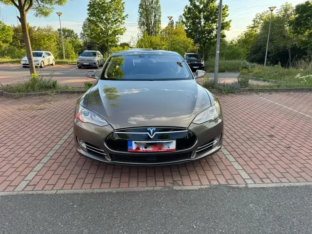 Main__Slider__Photo:Tesla Model S 90D - 12/2015-1