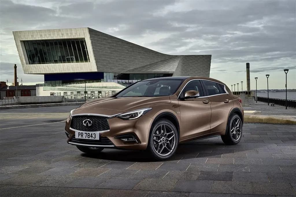 Main__Slider__Photo:Infiniti Q30 1.5d Business 109cv dct 12/2018-0