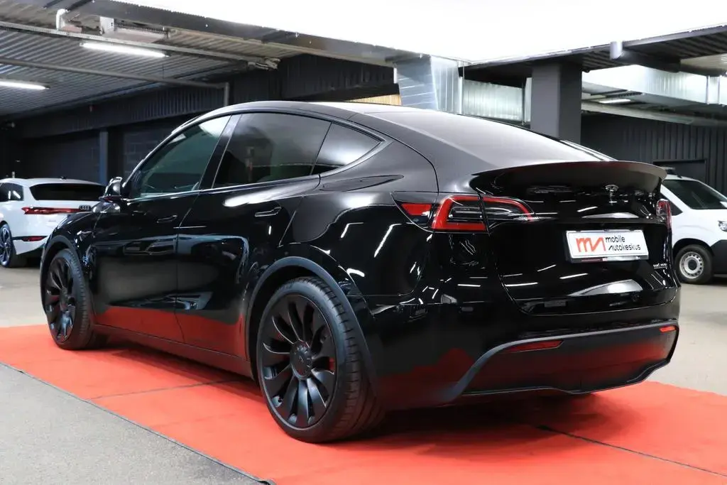 Main__Slider__Photo:Tesla Model Y Performance Dual AWD 02/2023-1