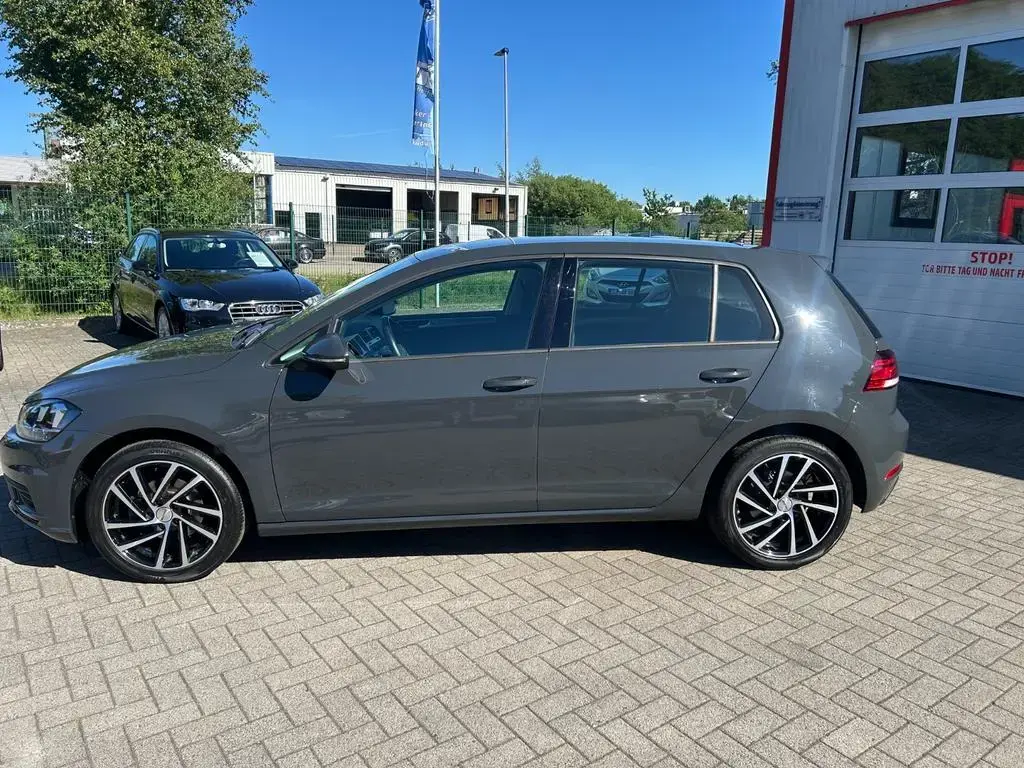 Main__Slider__Photo:Volkswagen Golf VII Lim. Trendline erst.59.000 Km ! 03/2020-1