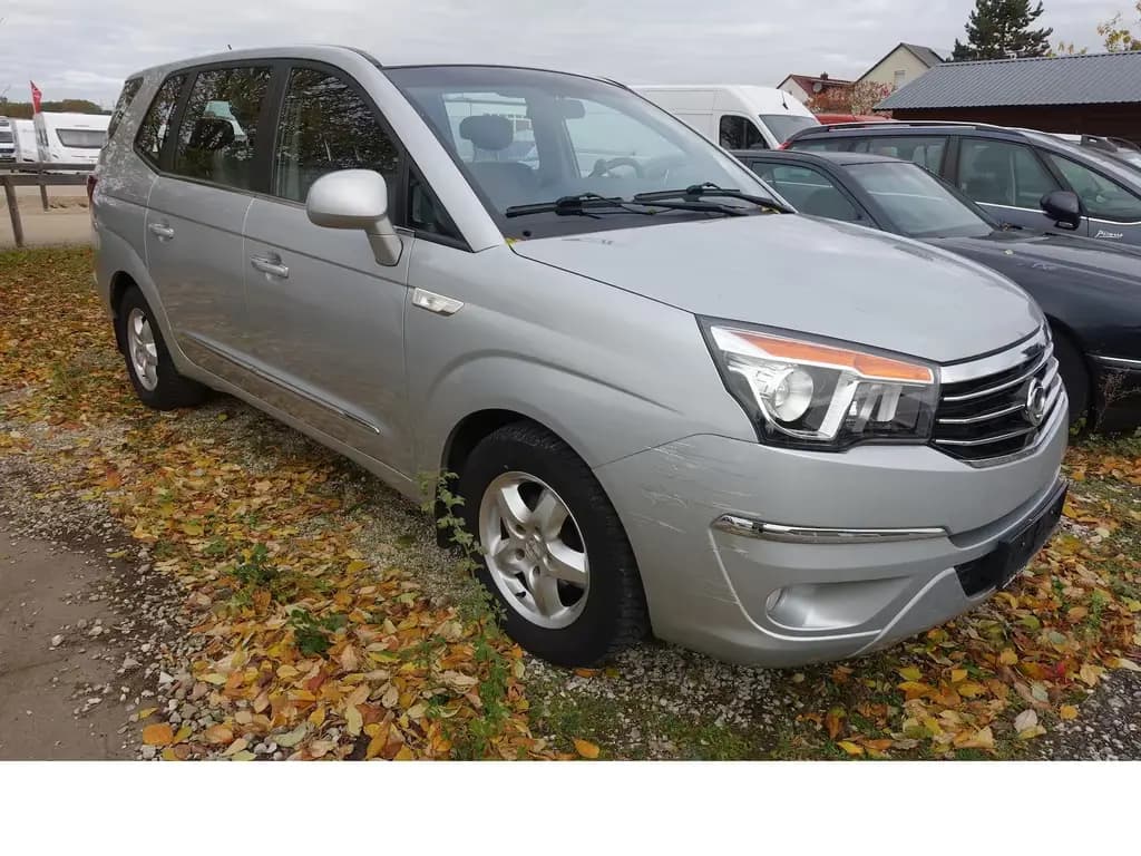 Main__Slider__Photo:Ssangyong Rodius 7-Sitzer Sitzheizung Ganzjahresreifen Alu 06/2017-0