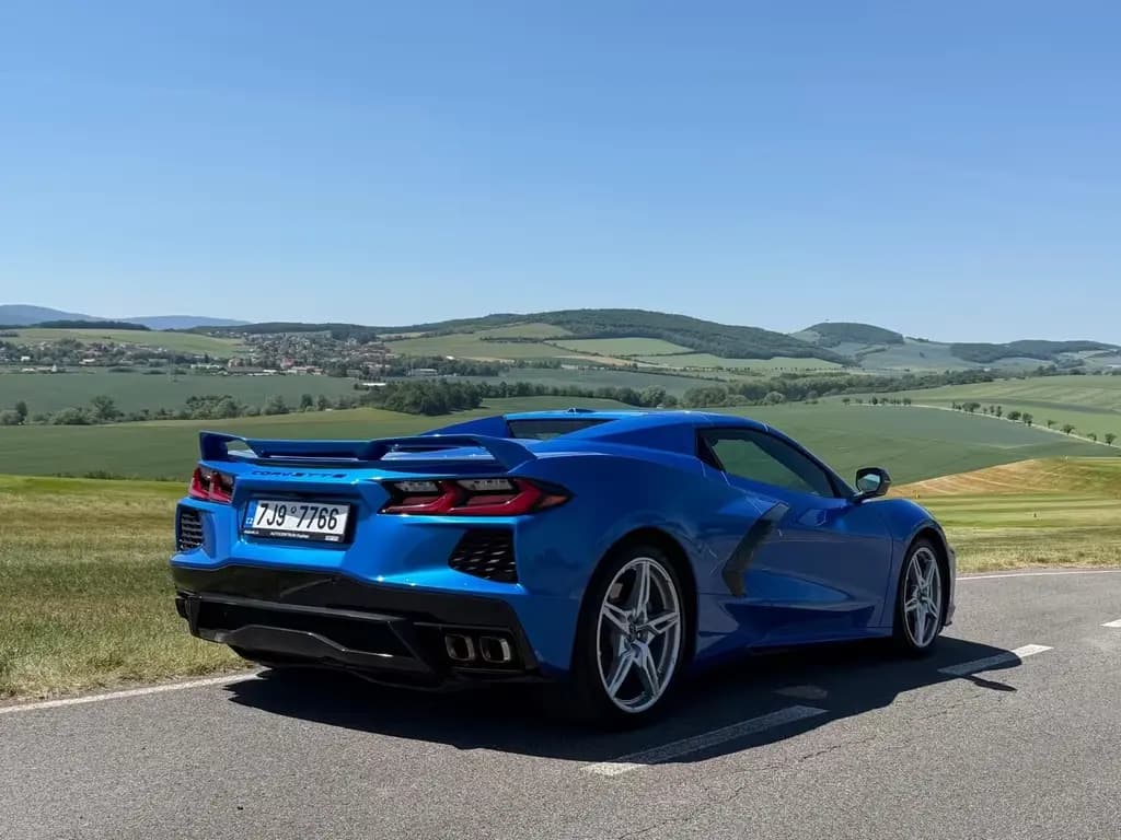 Main__Slider__Photo:Corvette C8 Stingray Z51 pack,BOSE,SKYCOOL GRAY leather 06/2024-0
