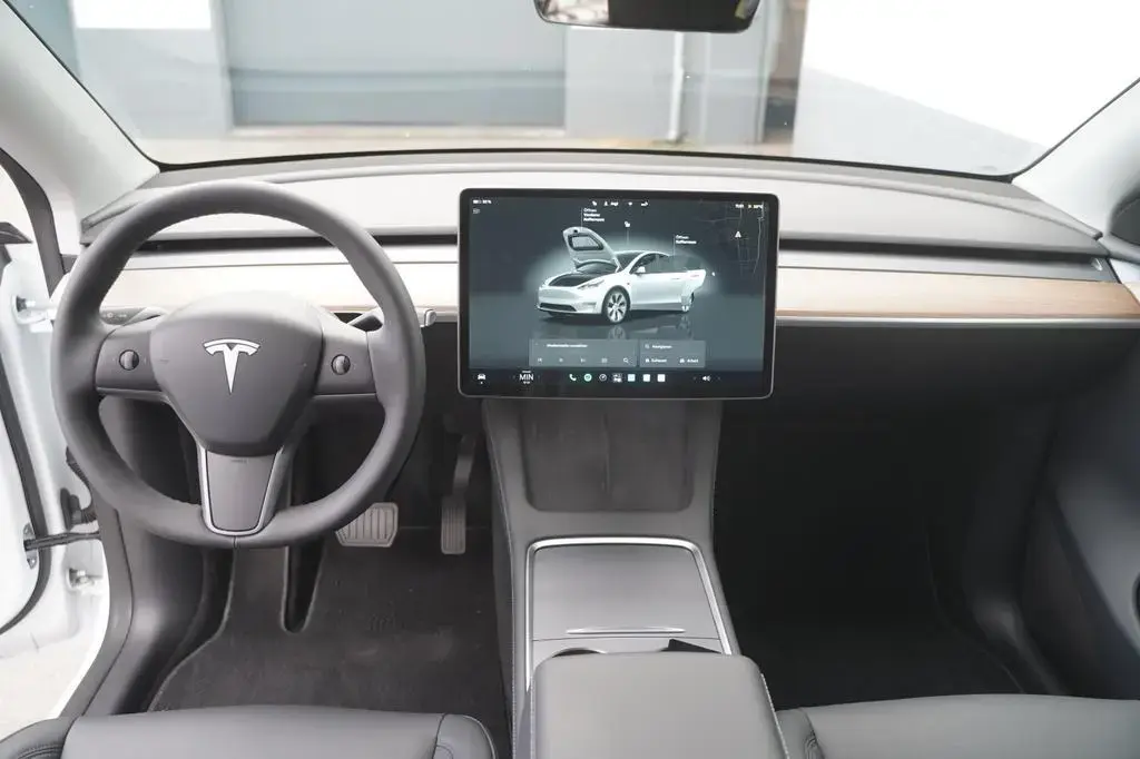 Main__Slider__Photo:Tesla Model Y Long Range AWD *EAP enhanced autopilot*A 08/2024-1