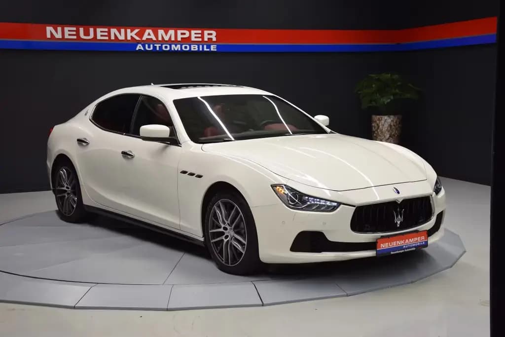 Main__Slider__Photo:Maserati Ghibli Diesel Schiebedach Memory B&W Sitzbelüft. 07/2014-0