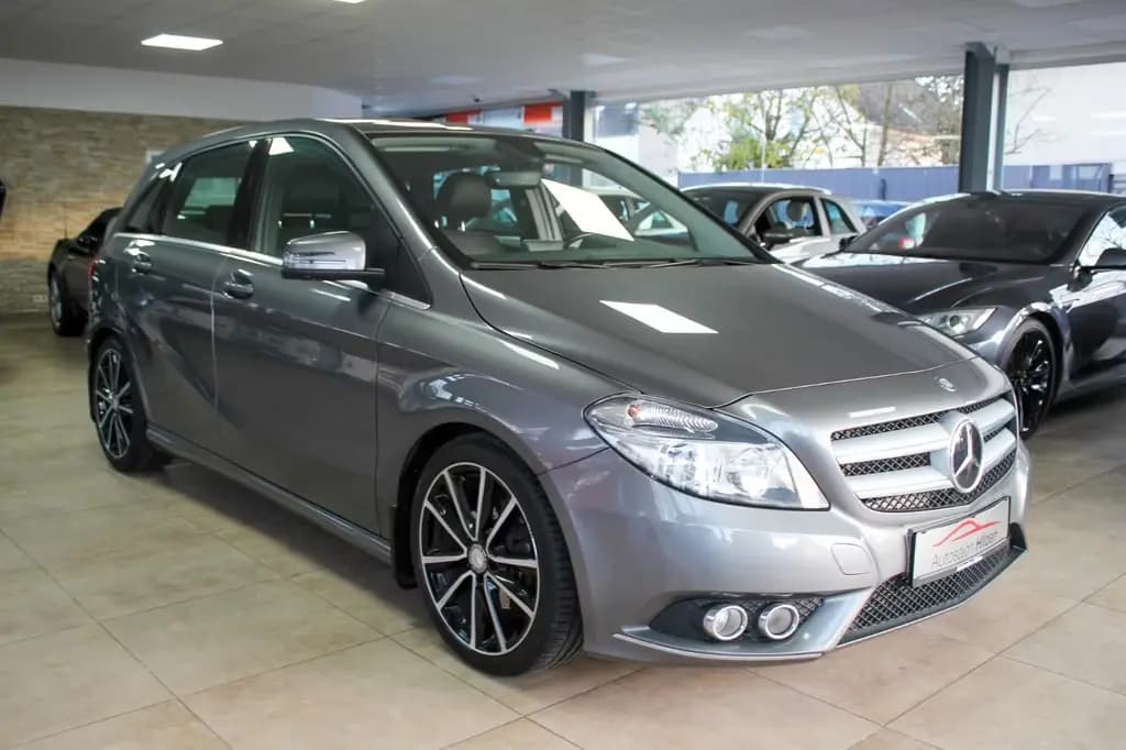 Main__Slider__Photo:Mercedes-Benz B 200 Automatik Navi Teilleder TÜV Neu 2.Hand 08/2014-0