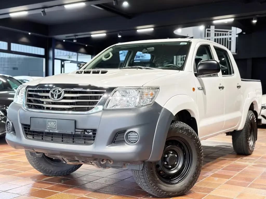 Main__Slider__Photo:Toyota Hilux ELCH 2.5 DOUBLE CAB 4X4 BUNDESWEHR SPERRE 07/2015-0