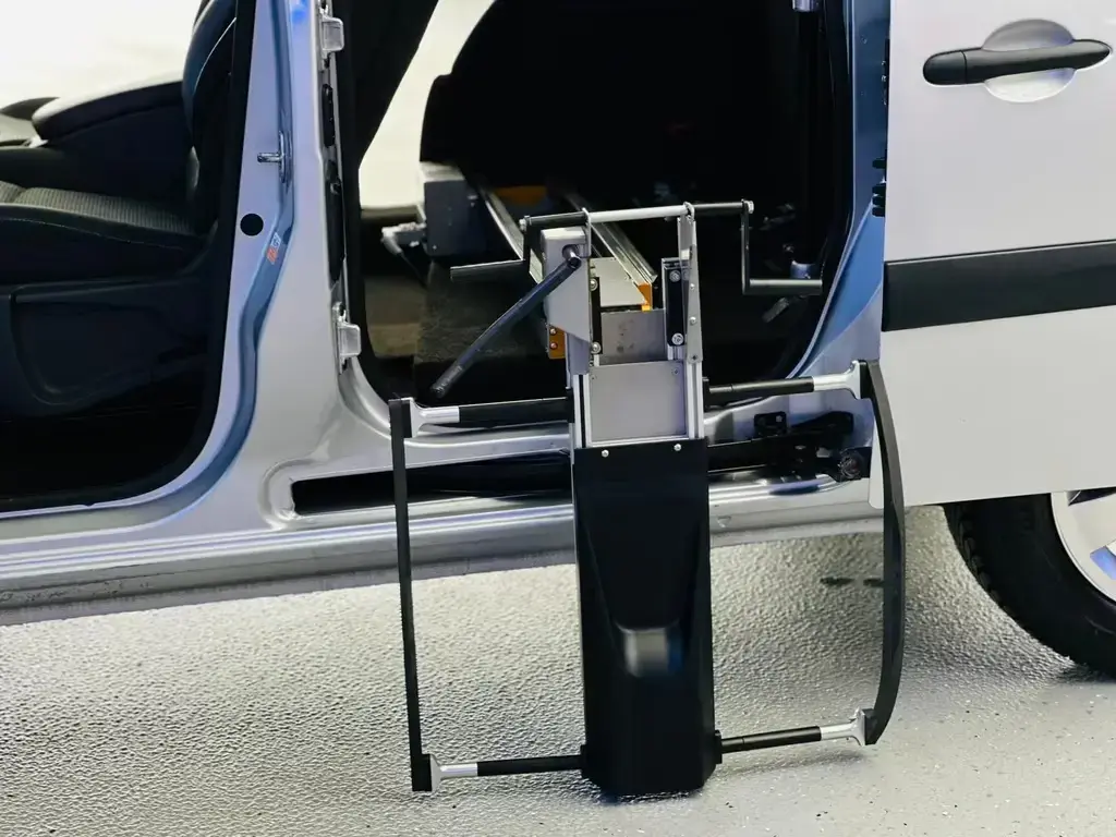 Main__Slider__Photo:Mercedes-Benz Citan Behindertengerecht-Ladeboy-Handgas 10/2017-1