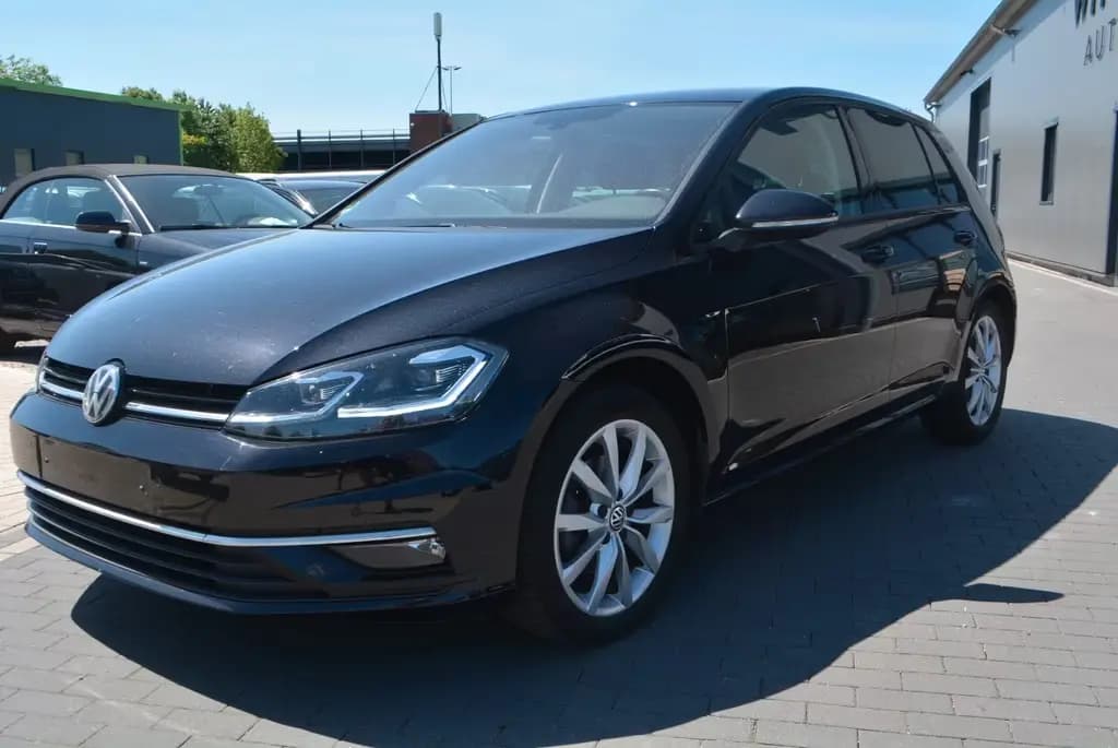Main__Slider__Photo:Volkswagen Golf VII Lim. Highline LED-virtualCP-Navi 03/2017-0