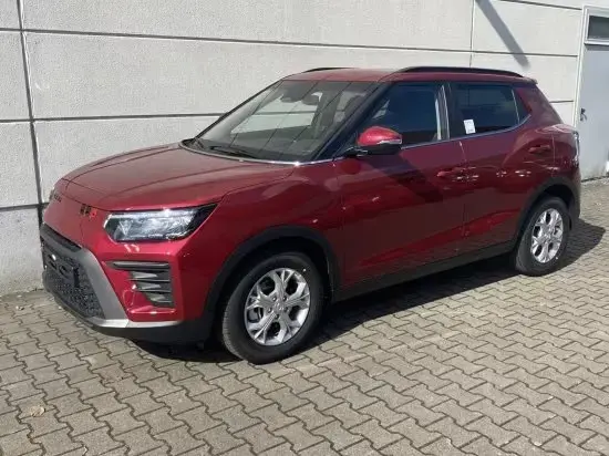 Main__Slider__Photo:Ssangyong Tivoli 1.5 T-GDI 2WD AT  SoMo Red DigiTacho Nav 08/2025-1