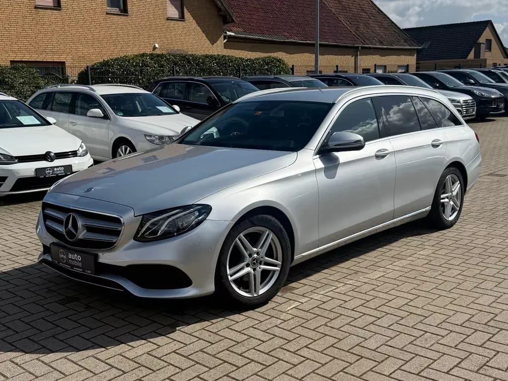 Main__Slider__Photo:Mercedes-Benz E 220 d T, LED, Leder, Kamera, Service neu 12/2017-0