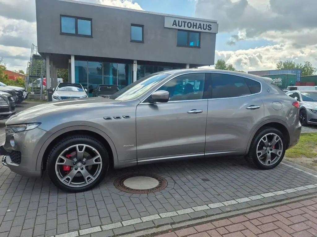 Main__Slider__Photo:Maserati Levante Diesel 3.0 TDI Leder Navi LED 03/2017-1