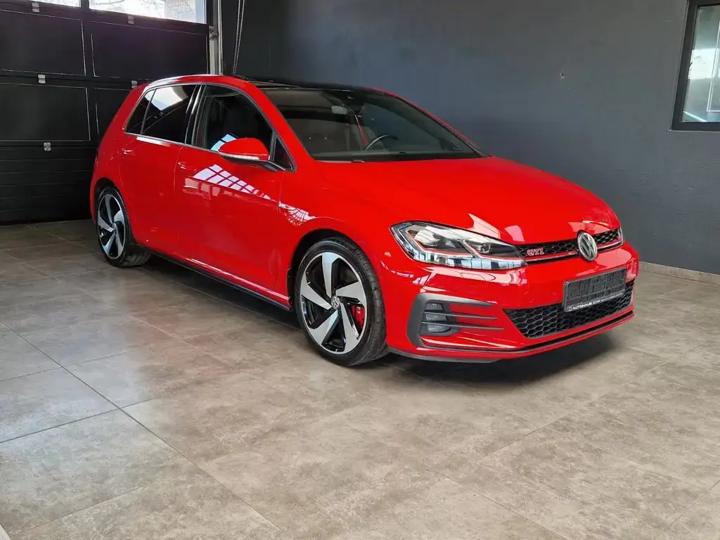 Main__Slider__Photo:Volkswagen Golf GTI Performance 2,0TSI*STANDHZG*PANO*KAMERA 01/2019-1
