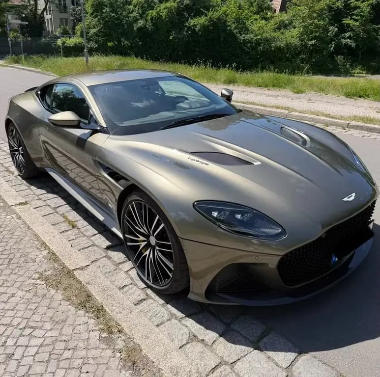 Main__Slider__Photo:Aston Martin DBS Superleggera V12 /Arden Green /Carbon /B&O 07/2021-0