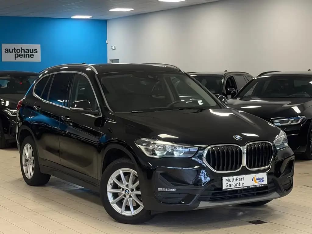 Main__Slider__Photo:BMW X1 sDrive Aut/Driv&Stau&ParkAss/Stop&Go/Pan/Memo 08/2021-0