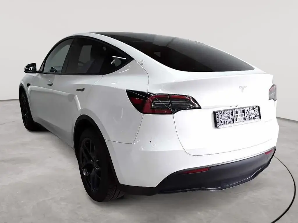 Main__Slider__Photo:Tesla Model Y Long Range Dual Motor AWD 07/2023-1