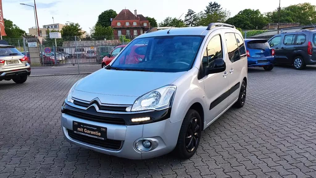 Main__Slider__Photo:Citroën Berlingo Selection Klima*AHK*PDC*Allwetterreifen 08/2013-0
