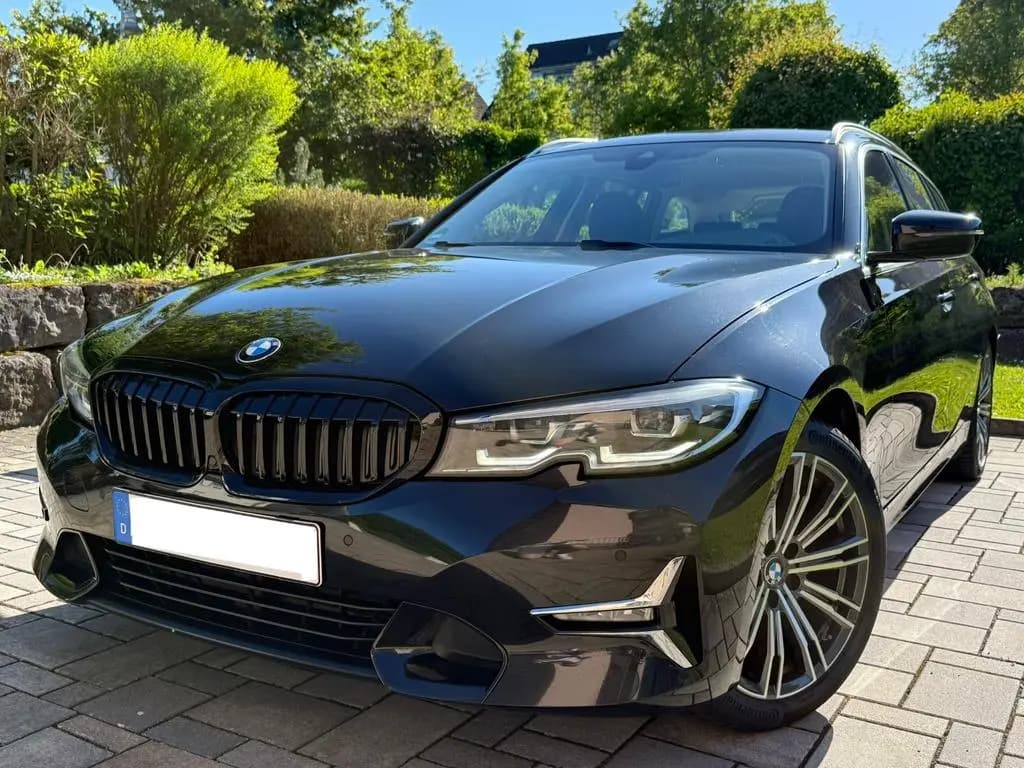 Main__Slider__Photo:BMW 320 d Touring Luxury Line Automatik Live Cockpit 01/2020-0