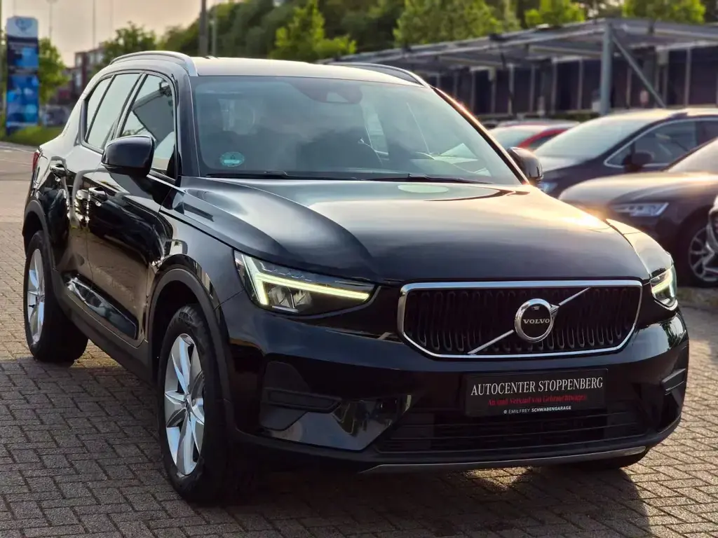 Main__Slider__Photo:Volvo XC40 Core 2WD/Navi/Kamera/LEDs/Garantie/1.Hand 04/2023-1