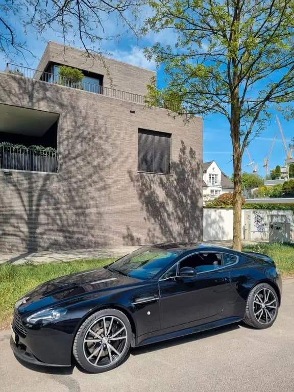 Main__Slider__Photo:Aston Martin V8 Vantage S SP10 Onyx Black Carbon Sound Kamera 08/2015-0
