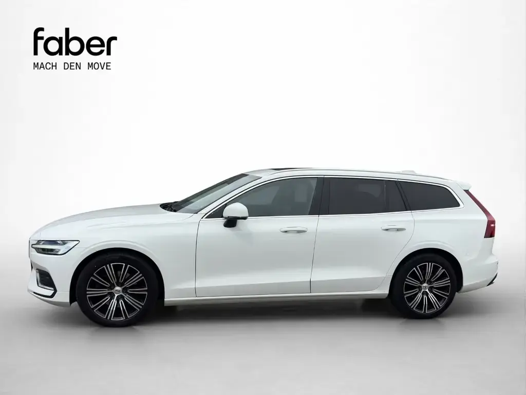Main__Slider__Photo:Volvo V60 B4 Diesel Inscription 04/2022-1