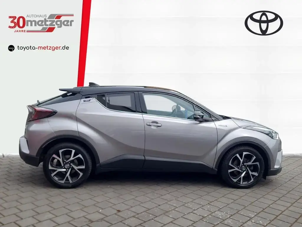 Main__Slider__Photo:Toyota C-HR 1.8 Hybrid Style Selection +AHK +JBL + Mehr 10/2017-1