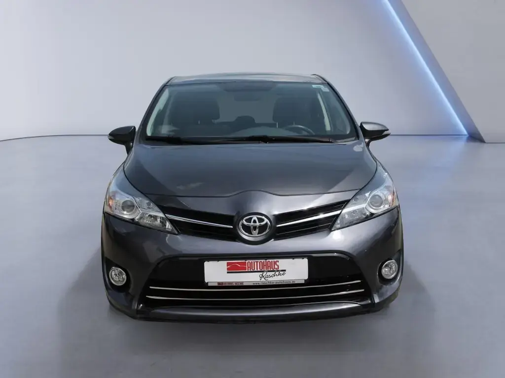 Main__Slider__Photo:Toyota Verso SkyView Edition/Kamera/PDC/AHK/88tkm 06/2015-1