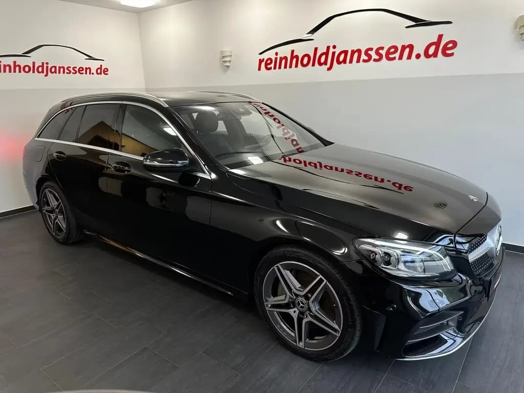 Main__Slider__Photo:Mercedes-Benz C 300 d AMG Kamera Multibeam COMAND Widescreen 01/2020-0