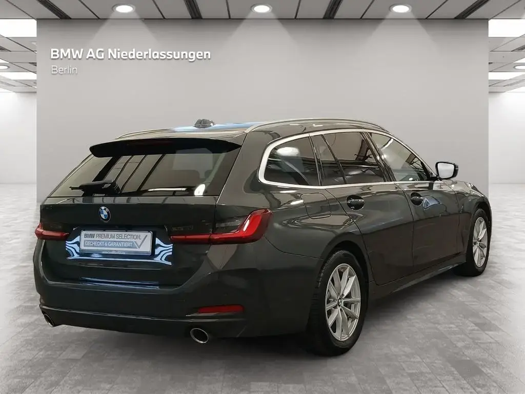 Main__Slider__Photo:BMW 318 i Touring LiveCockpitProf Kamera Pano.Dach 04/2023-1