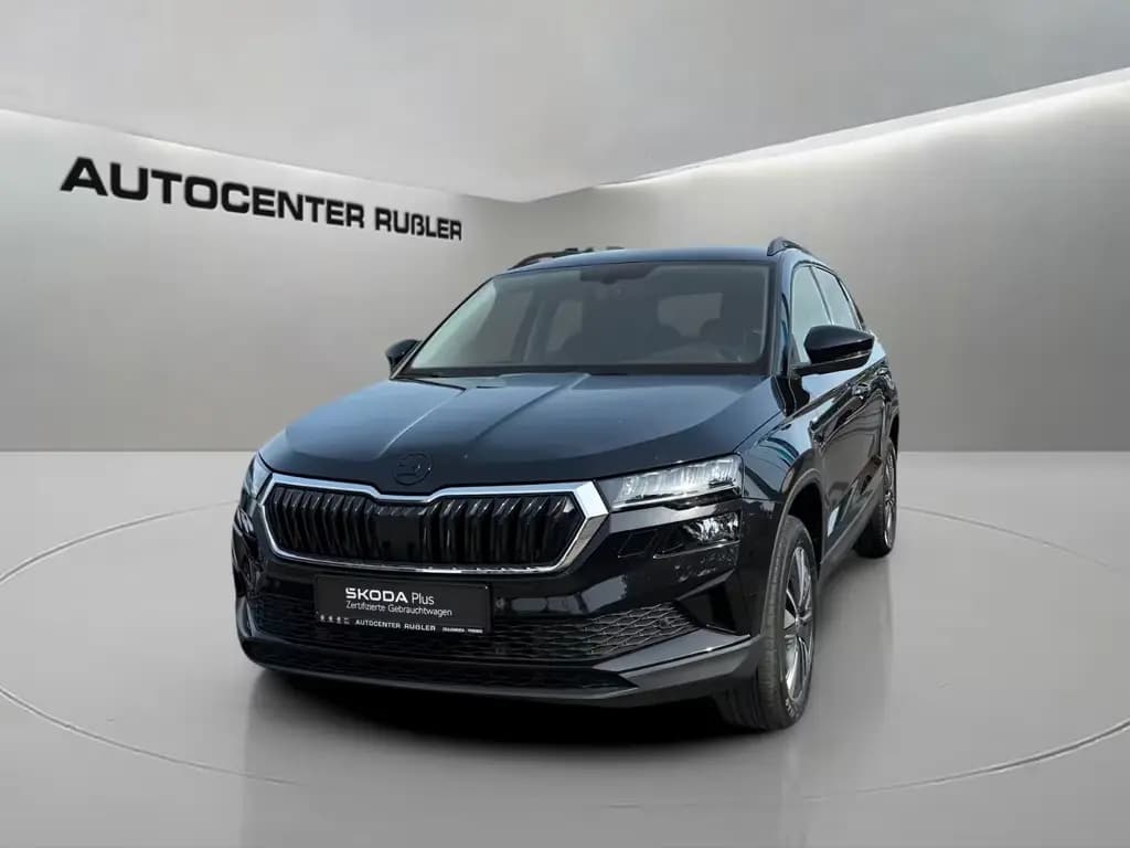 Main__Slider__Photo:Skoda Karoq Tour 1.5 TSI MATRIX,AHK,NAVI,WINTERPLUS 05/2022-0