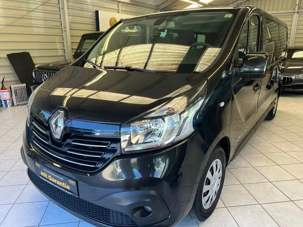 Main__Slider__Photo:Renault Trafic Lang  Expression 9Sitze AHK Navi R: kamer 12/2015-1