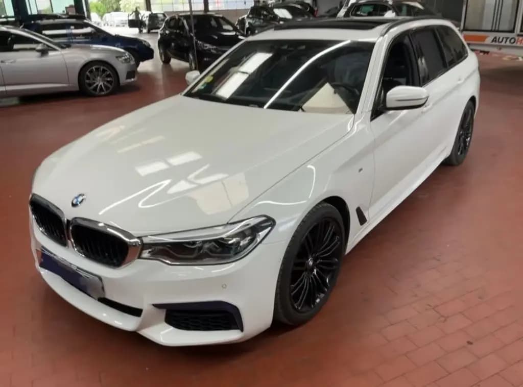 Main__Slider__Photo:BMW 520 d M Sportpaket PANO/19-Zoll/LED/Head-Up 06/2019-0