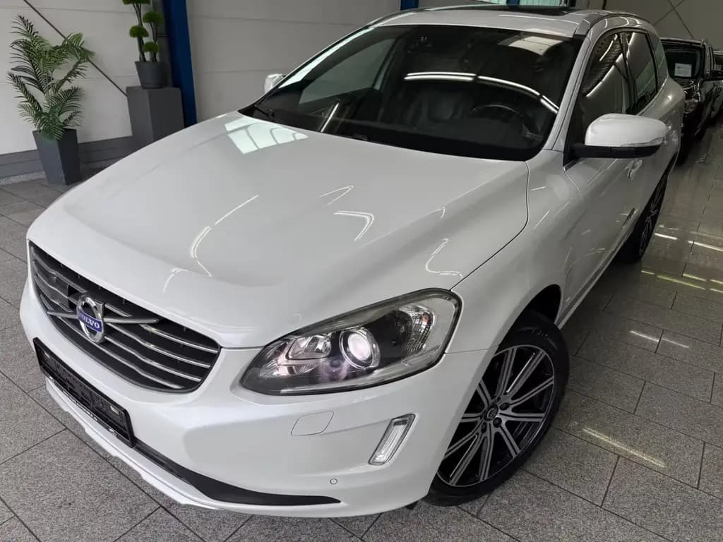 Main__Slider__Photo:Volvo XC60 D5*SUMMU*AWD*AUT*PAN*BI-XN*CAM*H&K*NAV*MMRY 08/2015-0